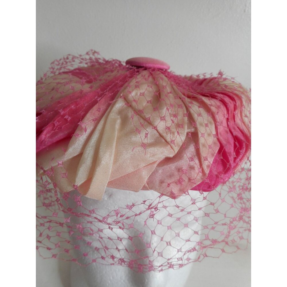 Vintage Womens Calot hat pink with  veil - Estate find - Picture 2 of 8